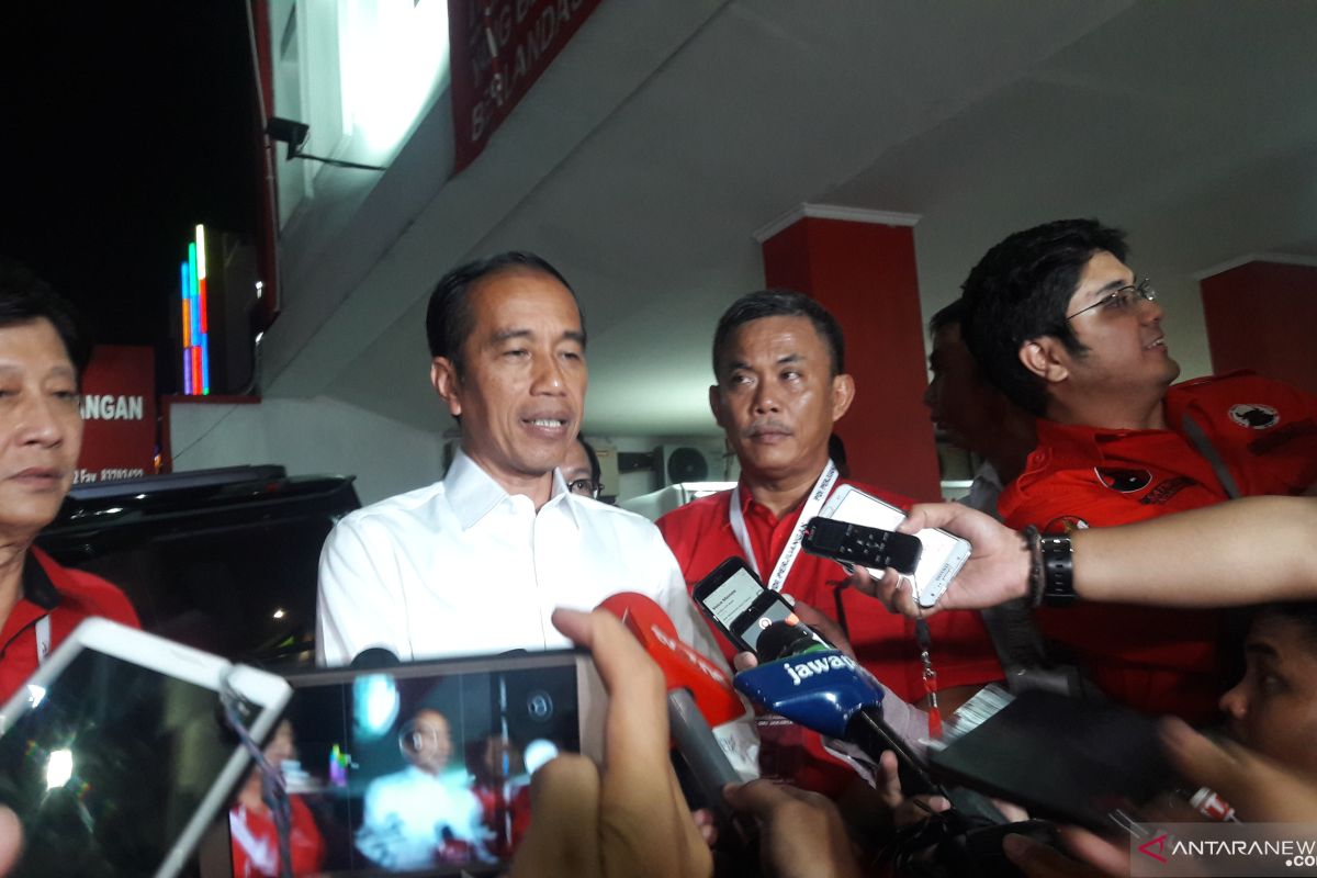 Jokowi uses electability survey for evaluation