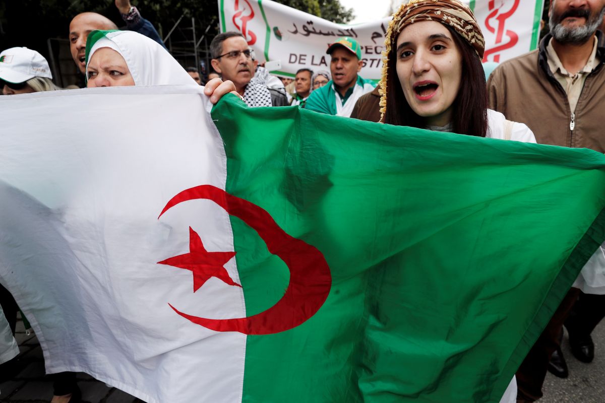 Bouteflika mundur sebagai presiden Aljazair setelah didemo