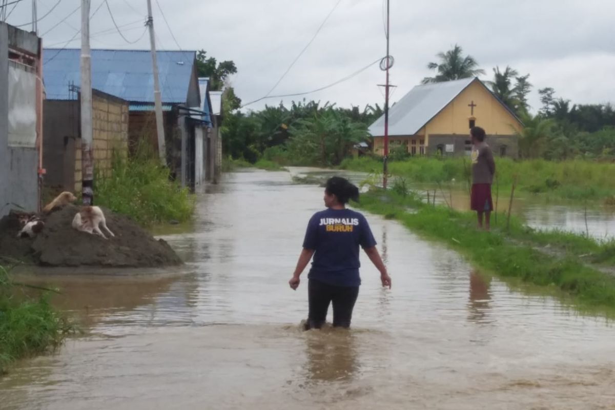 Alumni Uncen kumpulkan sumbangan korban banjir Sentani