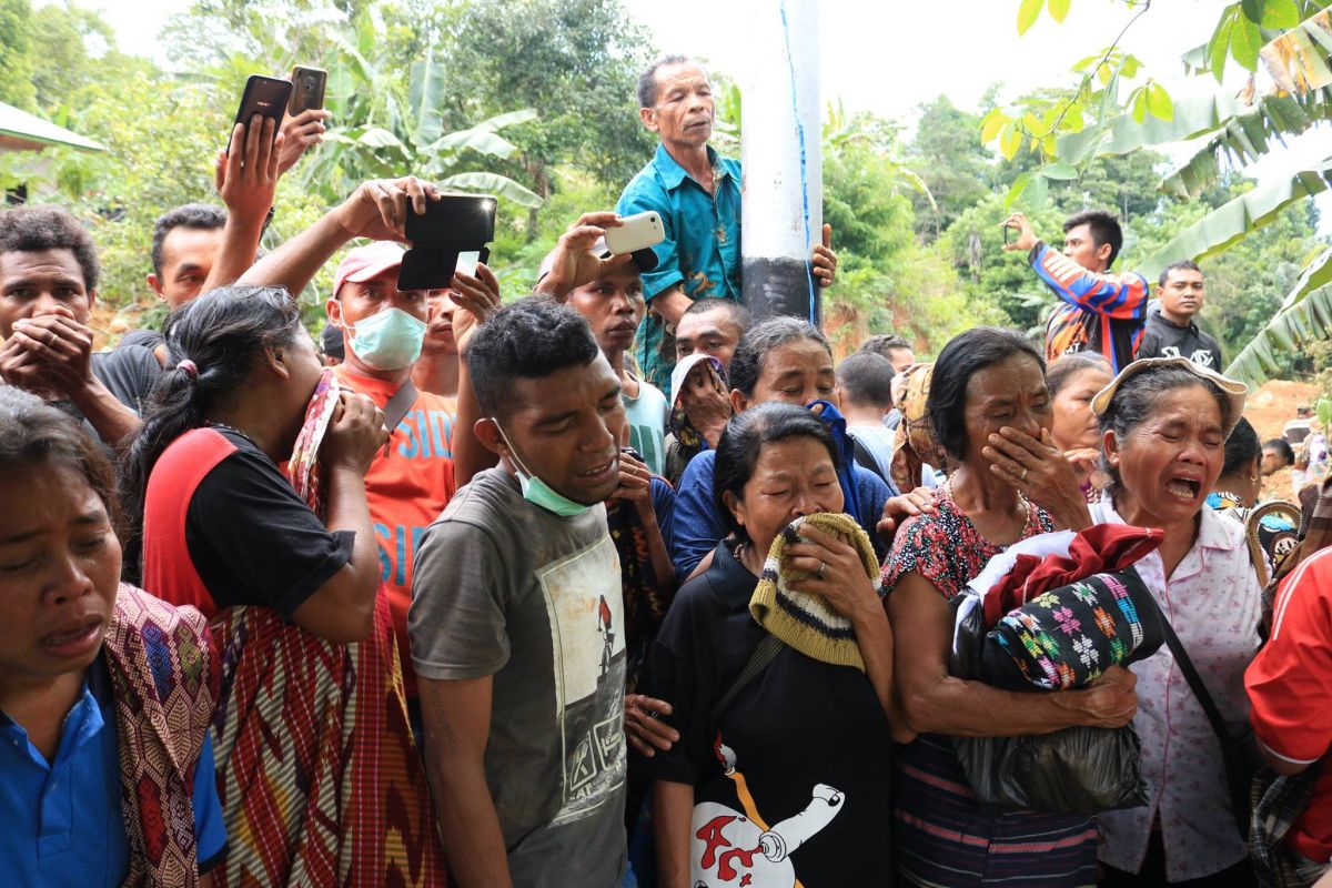 Trauma masih menghantui ratusan korban banjir di Manggarai Barat