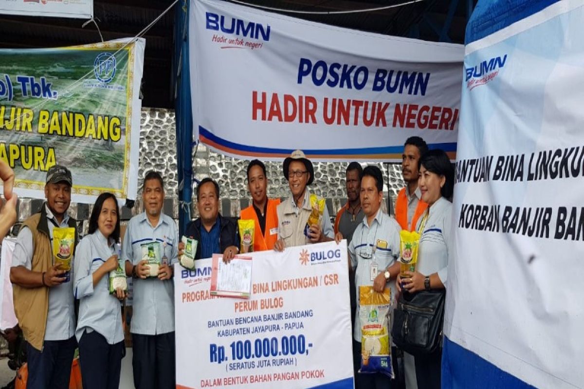 Bulog serahkan bantuan kemanusiaan bagi korban banjir bandang Sentani