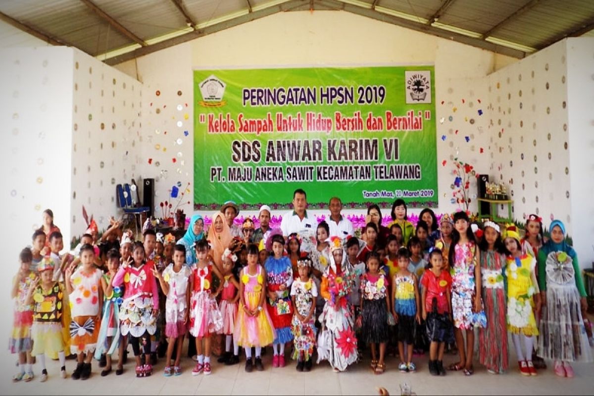 Ajarkan cinta lingkungan, SDS Anwar Karim VI gelar lomba busana bahan bekas