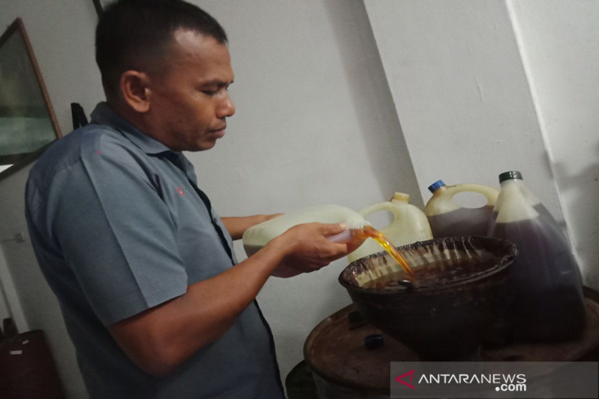 Harga jual naik, petani di Aceh Barat masih enggan jual minyak nilam