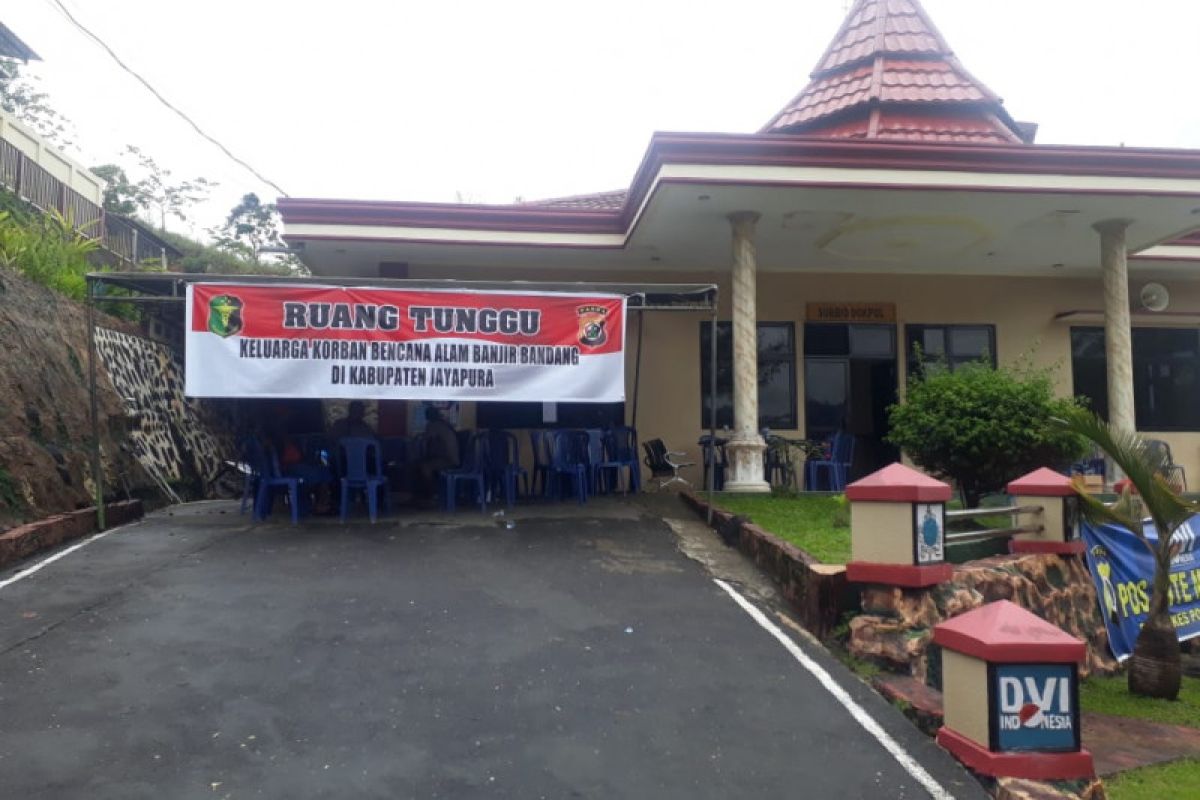 RS Bhayangkara siapkan ruang tunggu bagi keluarga korban banjir