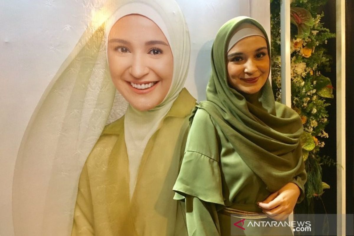 Shireen Sungkar kenalkan hijab pada sang buah hatinya