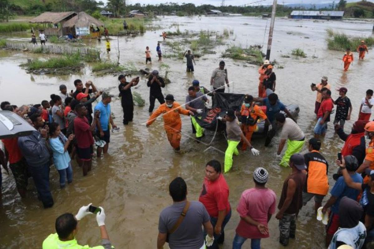 Tim DVI Polda Papua identifikasi 61 jenazah korban banjir