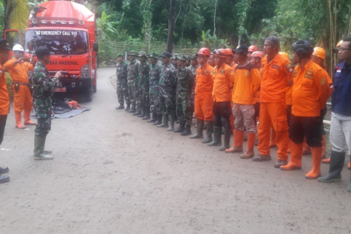 Tim SAR kembali melakukan pencarian korban tertimbun longsor Bantul