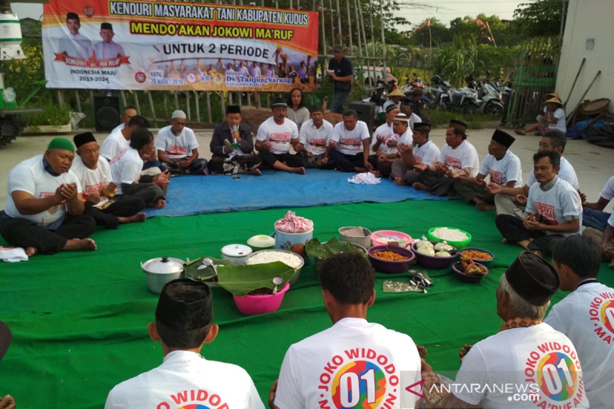 Seratusan petani Kudus menggelar kenduri doakan kemenangan Jokowi-Ma'ruf