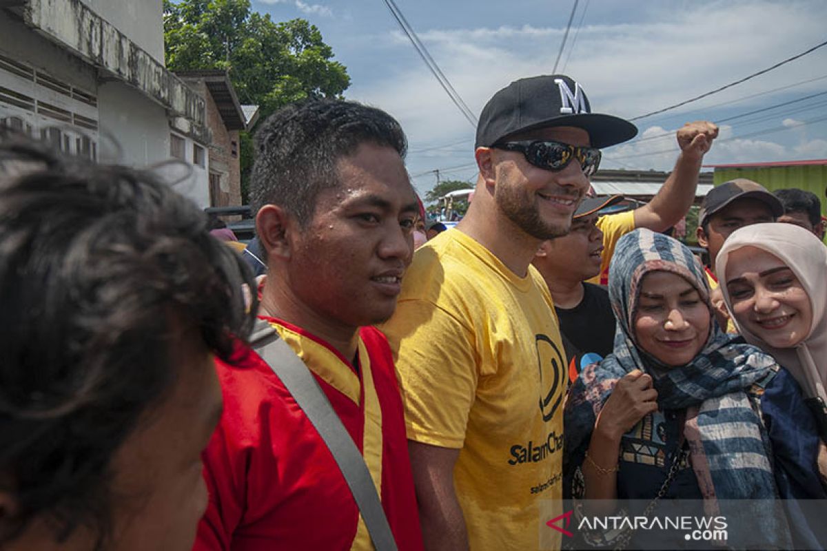 Maher Zain kunjungi korban bencana Palu