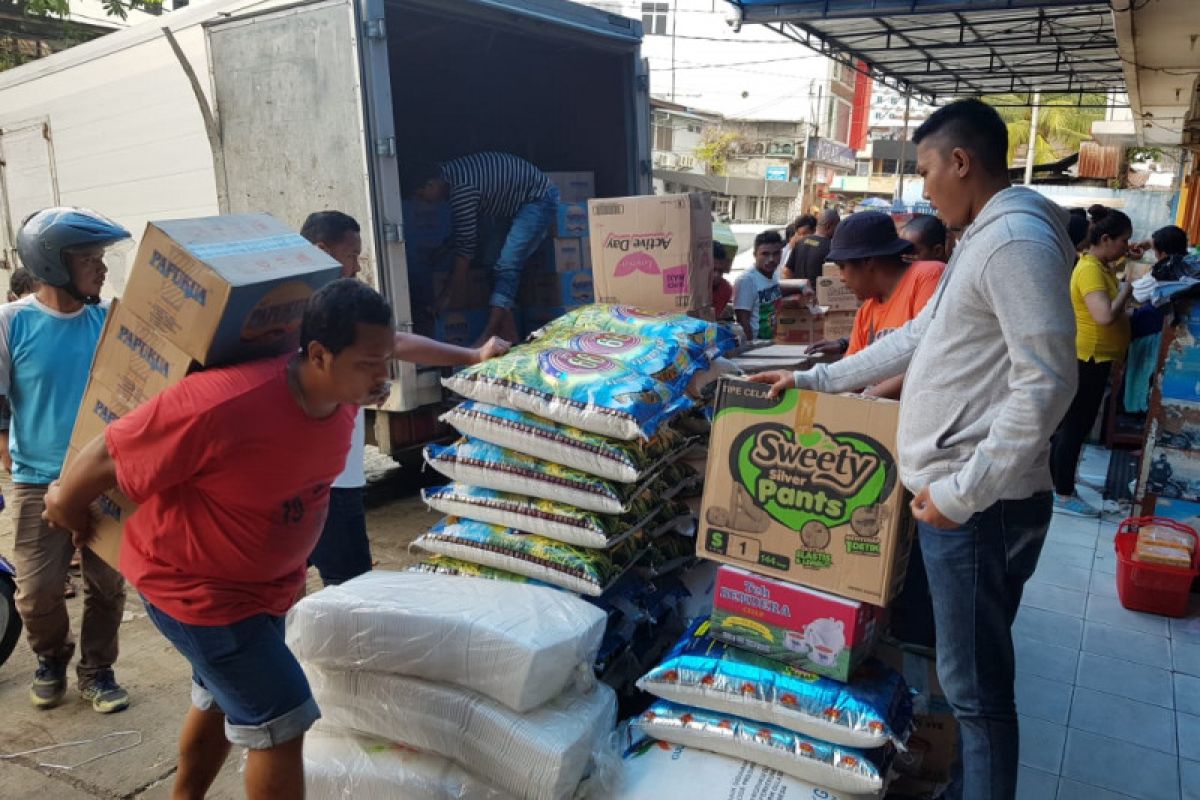 HIPMI Papua serahkan puluhan karung beras untuk korban banjir