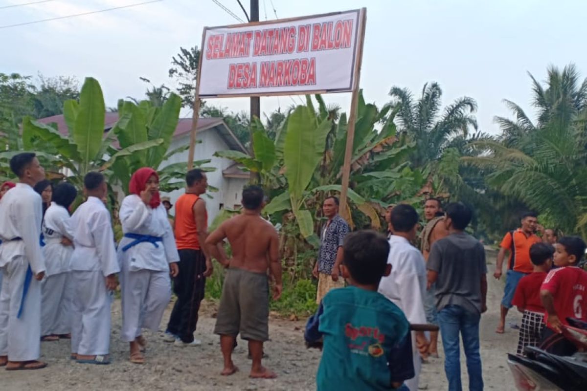 Puluhan warga Situngkit Langkat aksi protes maraknya peredaran narkoba