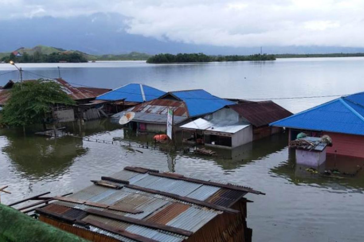 Luapan air Danau Sentani tenggelamkan benda megalitik