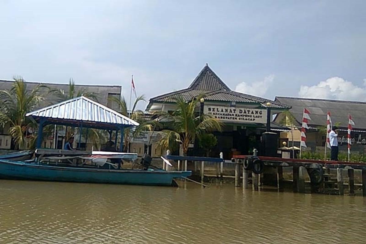 Pengawal pemilu raya di Kampung Laut