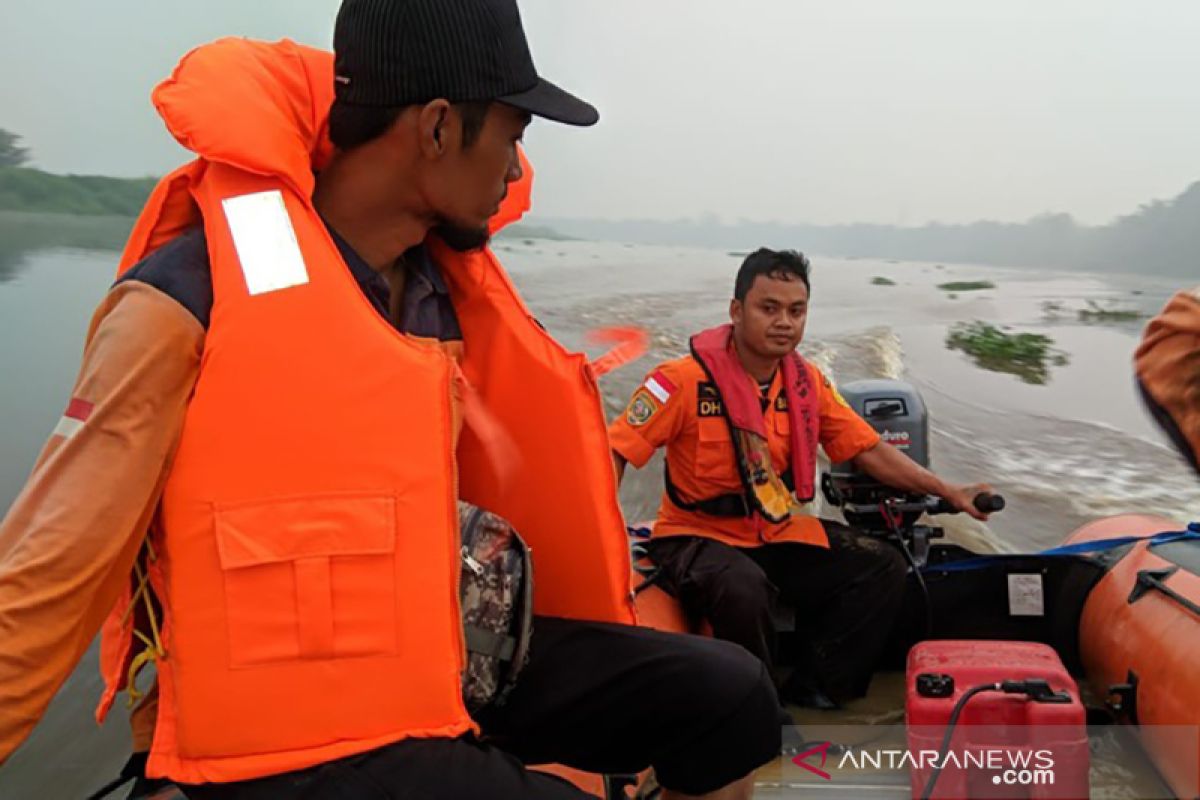 Cari korban sampan terbalik Rokan Hilir-Riau, SAR lakukan penyisiran