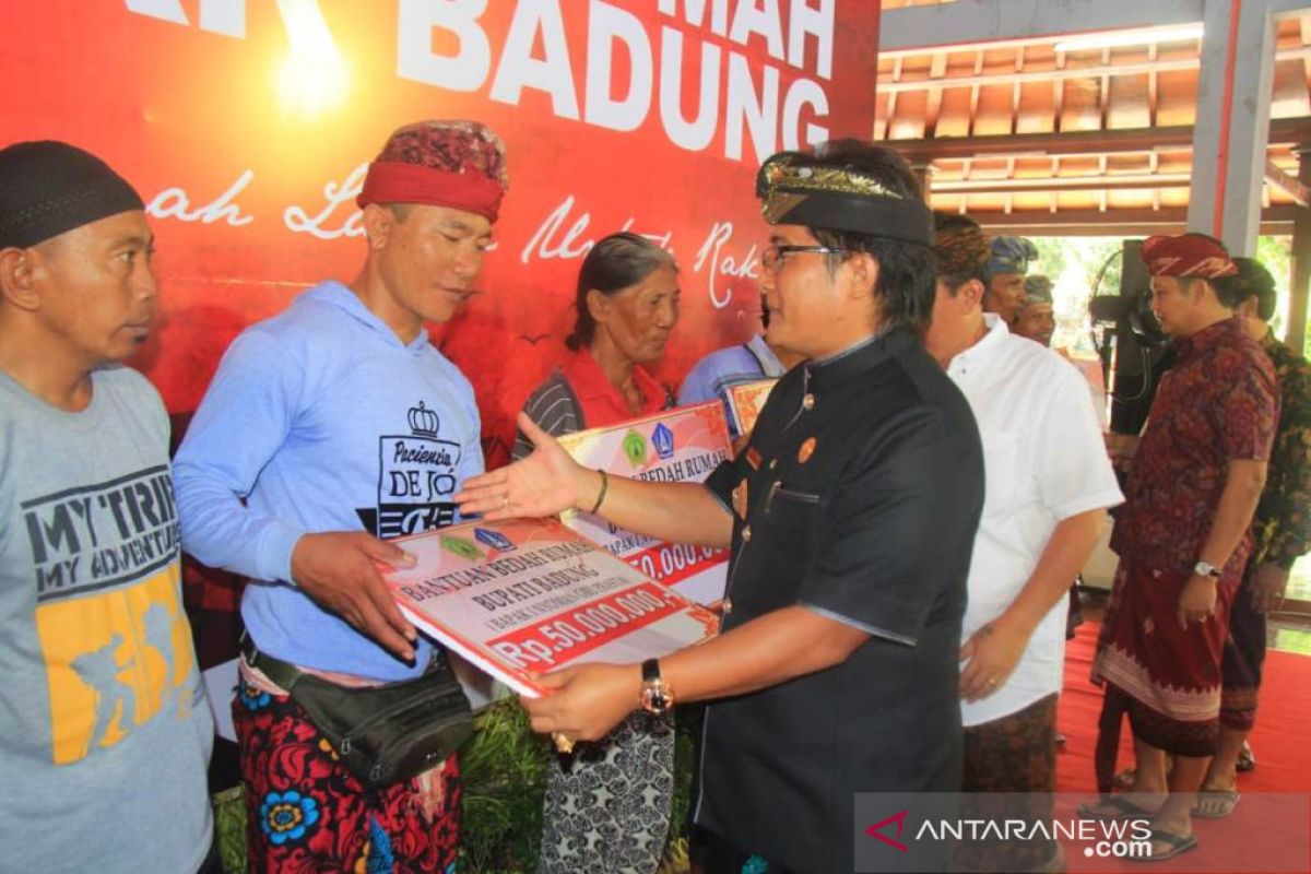 Jembrana mendapat bantuan bedah rumah dari Pemkab Badung