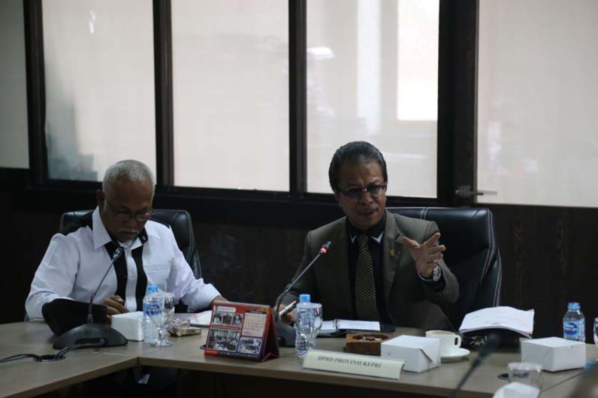 Rapat lintas komisi bahas tambang bauksit Bintan