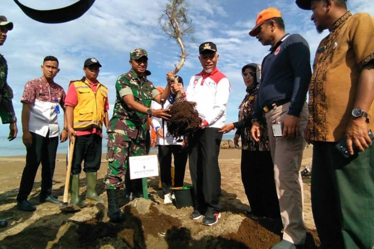 Gerakan tanam sejuta pohon penahan tsunami dimulai di Kota Padang