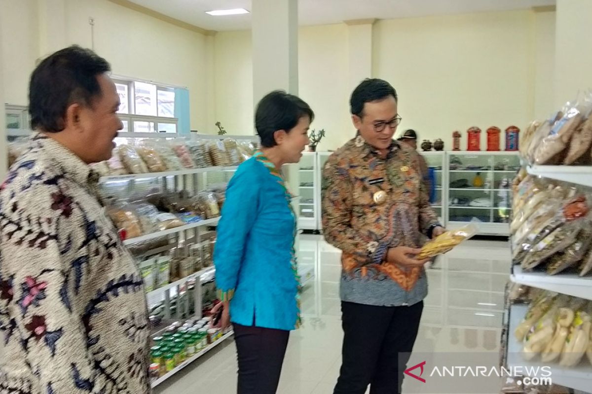 Belasan produk IKM Pamekasan dijual toko modern