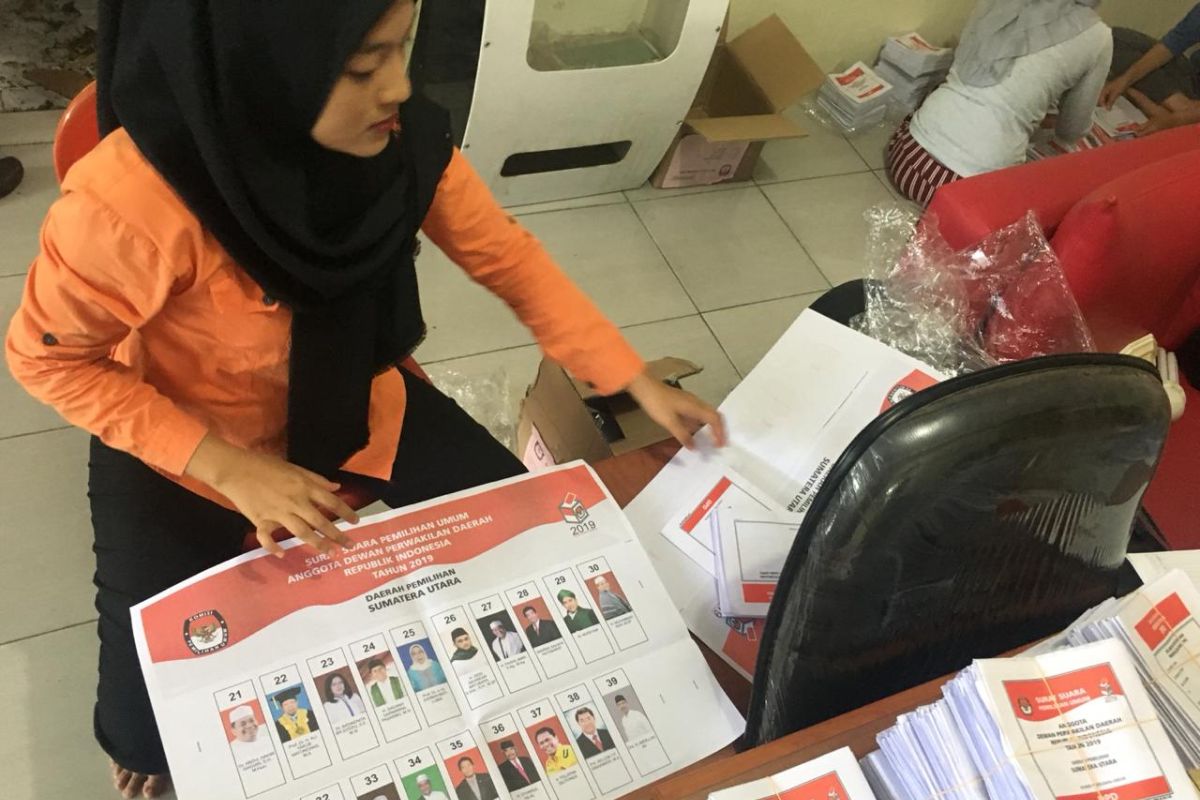 KPU Kota Binjai lipat surat suara Pilpres dan DPD