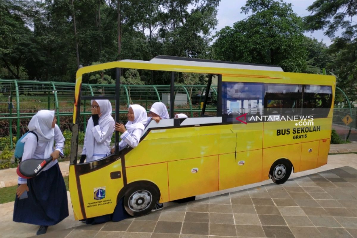 Pengelola sayangkan maraknya atribut kampanye di Taman Berlalulintas