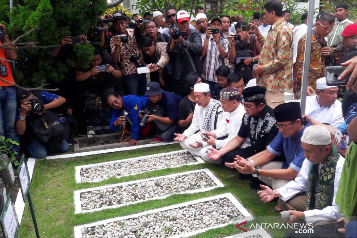 Sandiaga berziarah ke makam KH Ahmad Dahlan