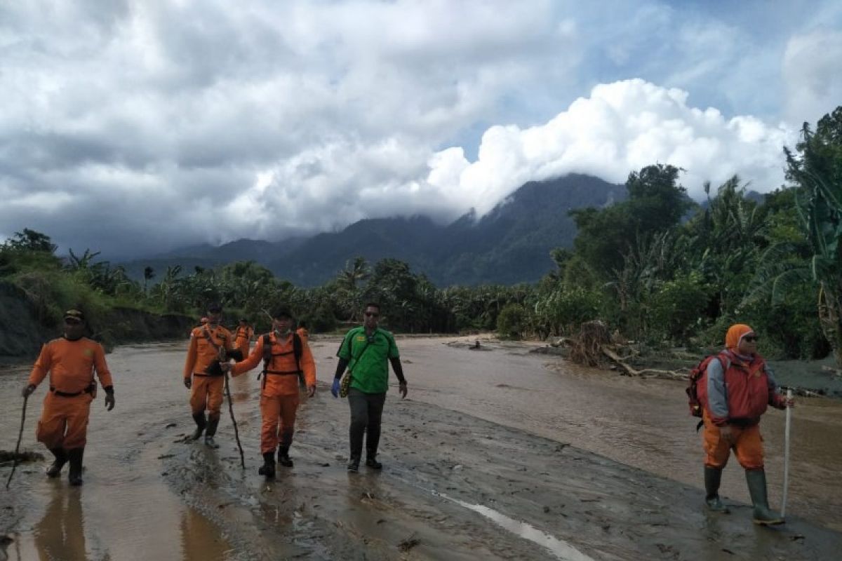 Tim SAR gabungan cari korban banjir bandang di empat lokasi