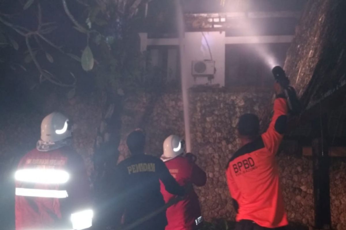 Bangunan Vila di Badung terbakar tersambar petir