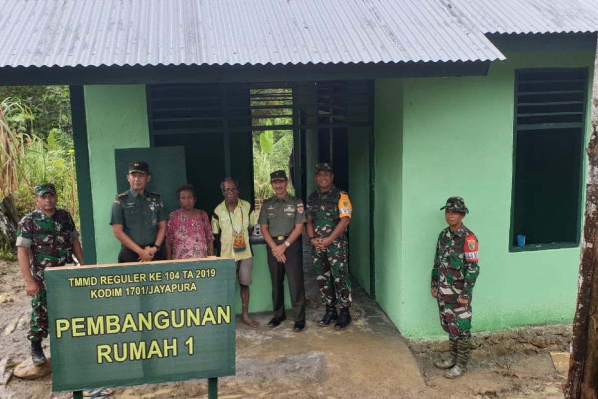 Pejabat Mabes TNI kunjungi lokasi TMMD di Kampung Yuwainda