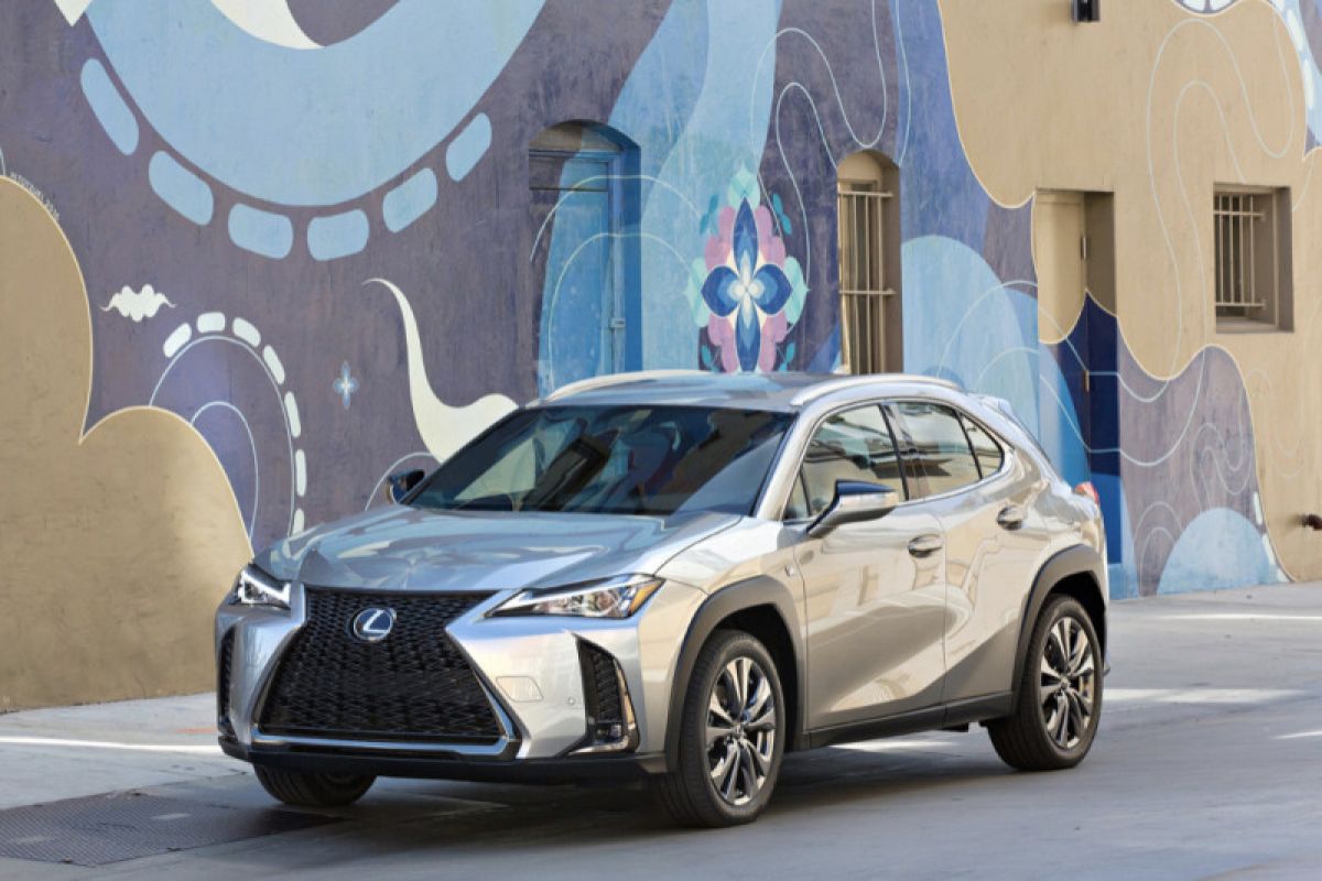 Lexus UX, crossover mewah untuk perempuan