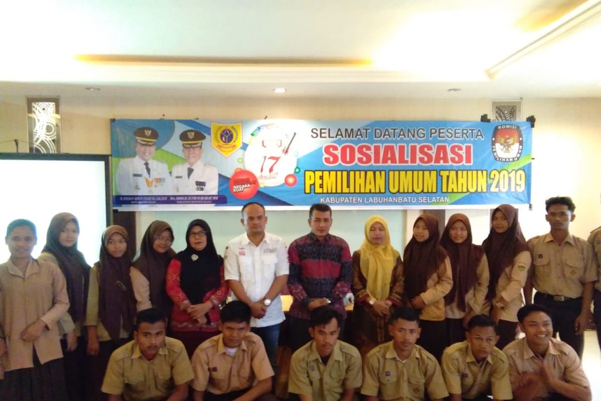 Kesbangpol Labusel gelar sosialisasi Pemilu