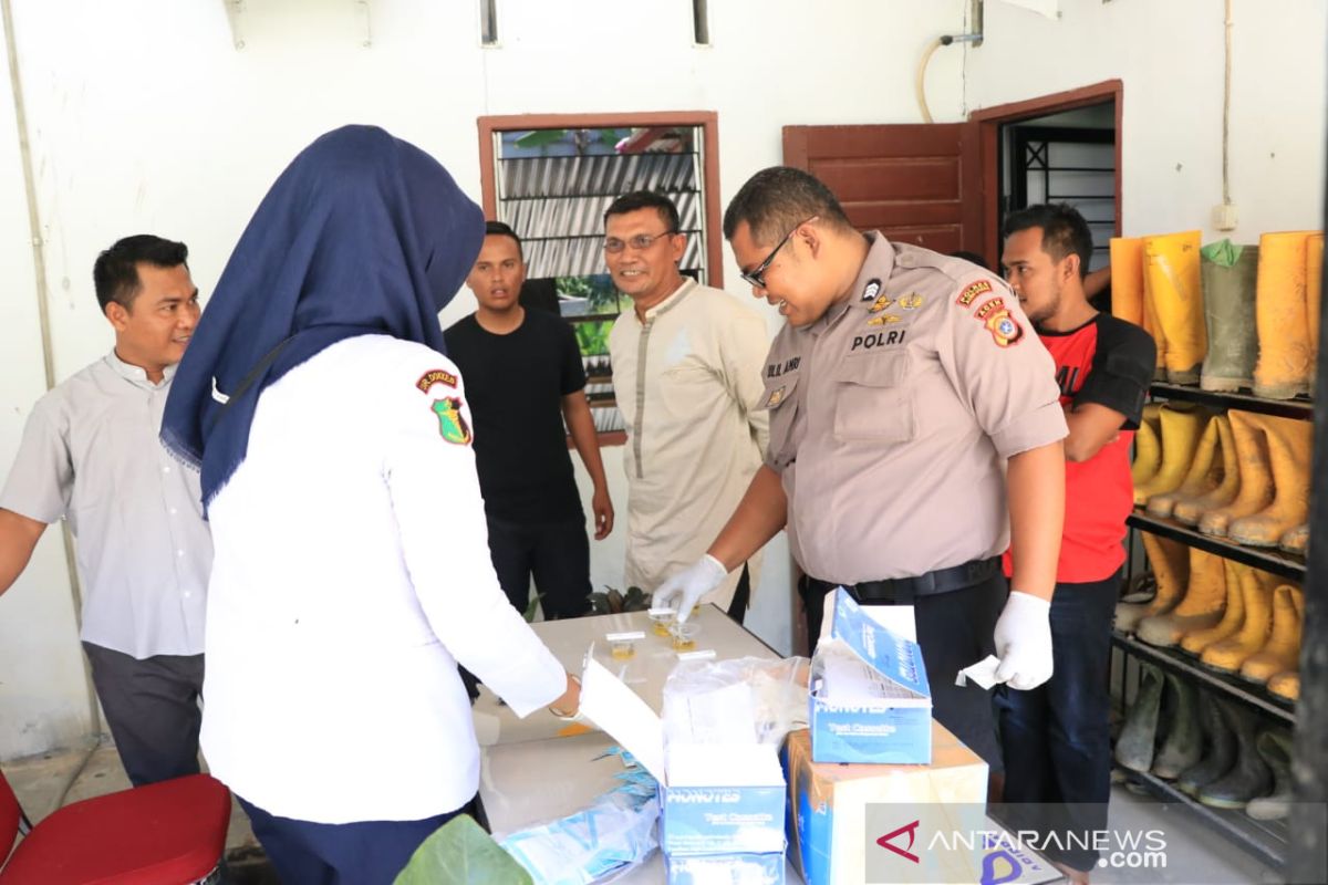 Tes urine digelar di waduk Keureuto, dua pekerja positif