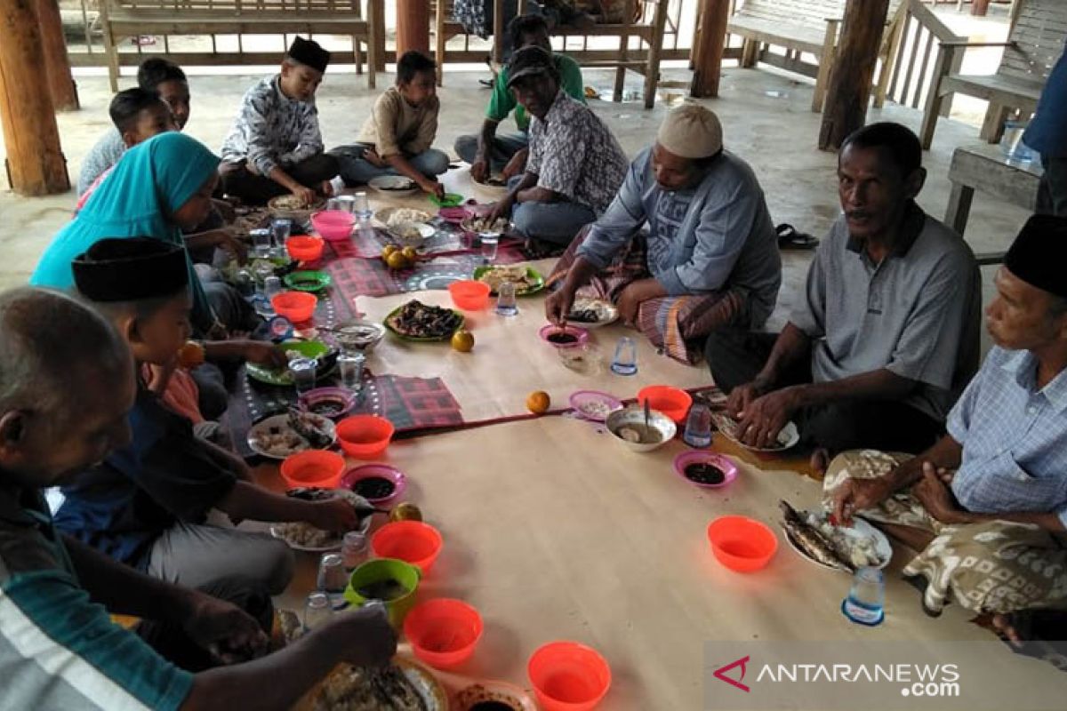 Ulang tahun kedua, Kawepost santuni anak yatim