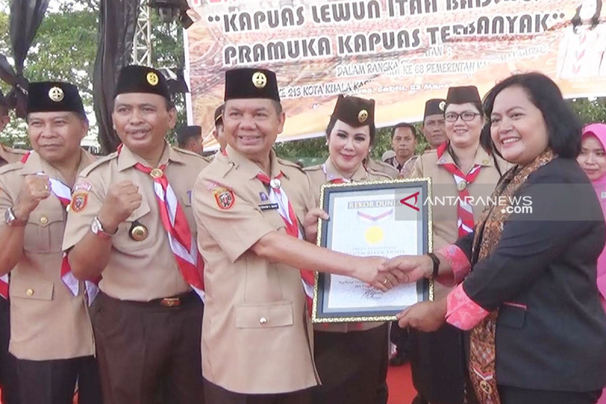 Tari Massal Badengkoy Pramuka Kapuas pecahkan rekor Muri