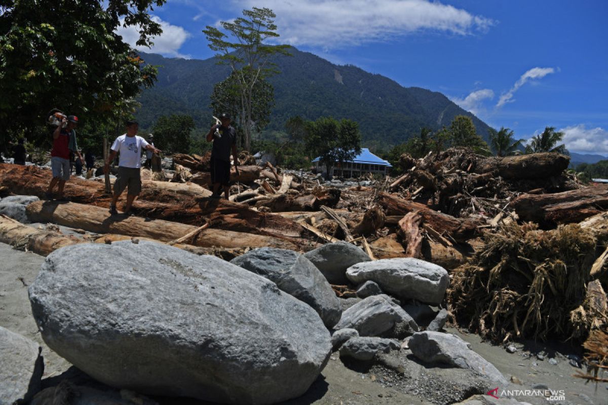 Ratusan keluarga terdampak banjir Sentani dapat bantuan dana