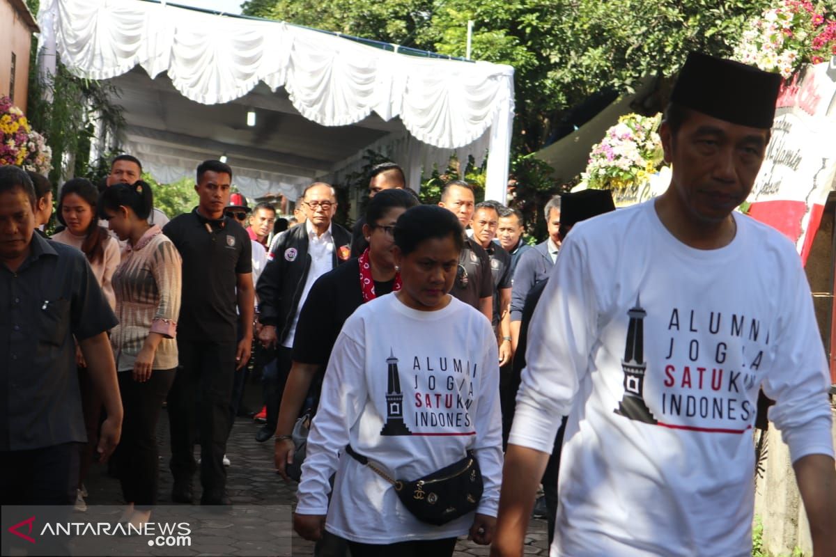 Jokowi melayat ke rumah duka wakil direktur TKN