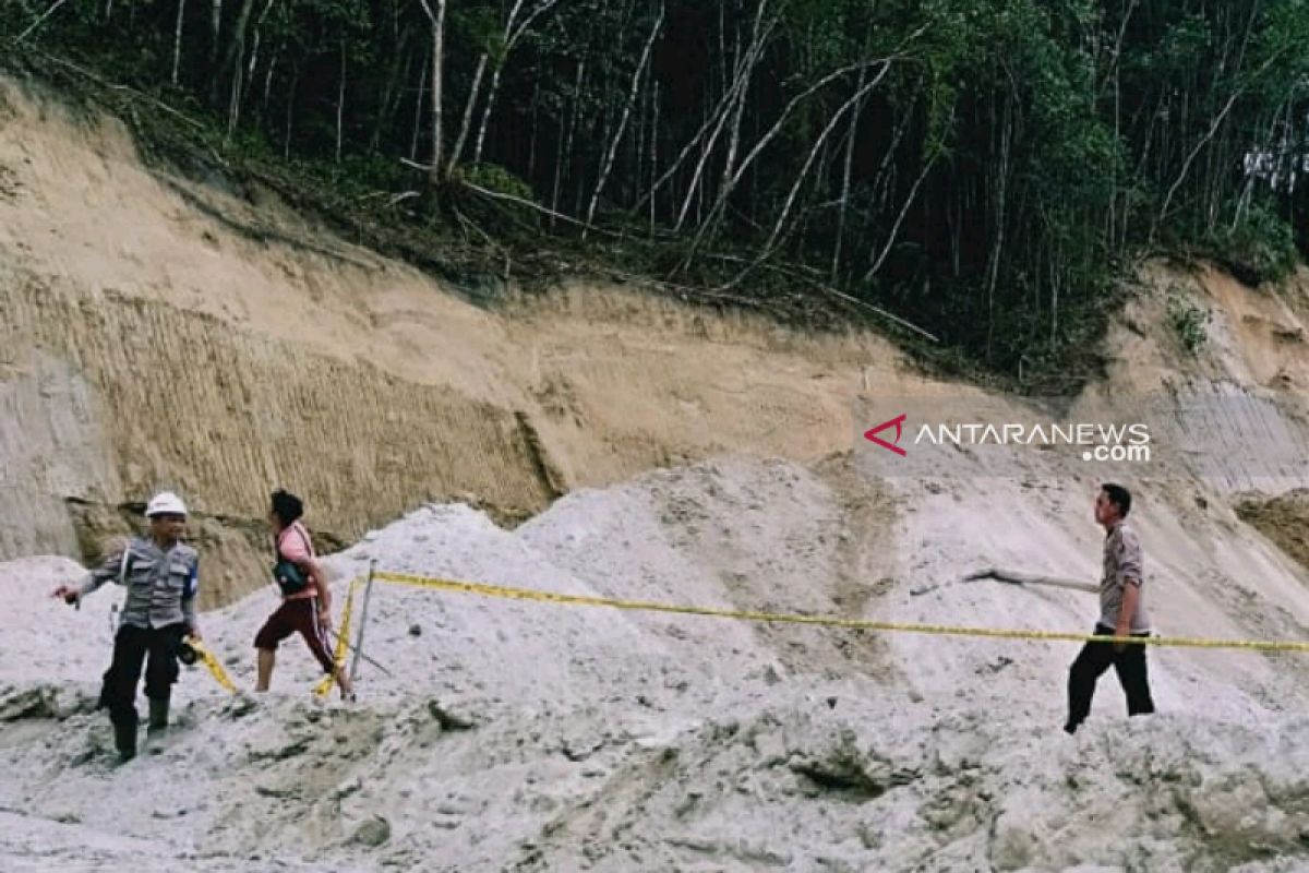 Longsor tewaskan seorang pekerja di areal PLTMH Parmonangan