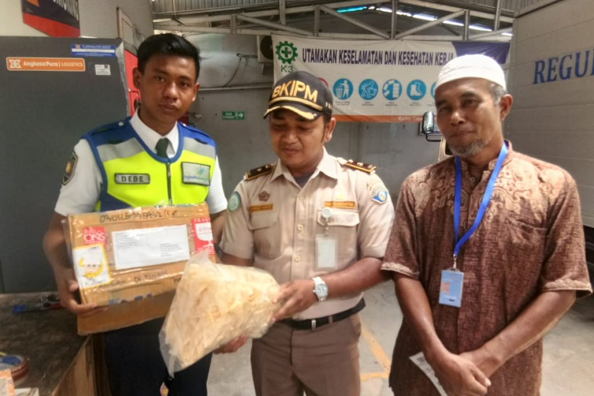 Syamsudin Noor Avsec thwart shark fin smuggling