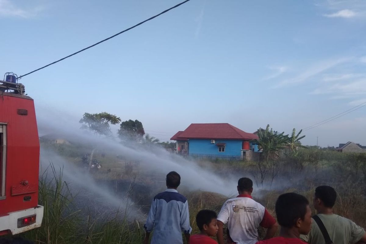 Akibat bakar sampah lahan kosong terbakar di Lhokseumawe
