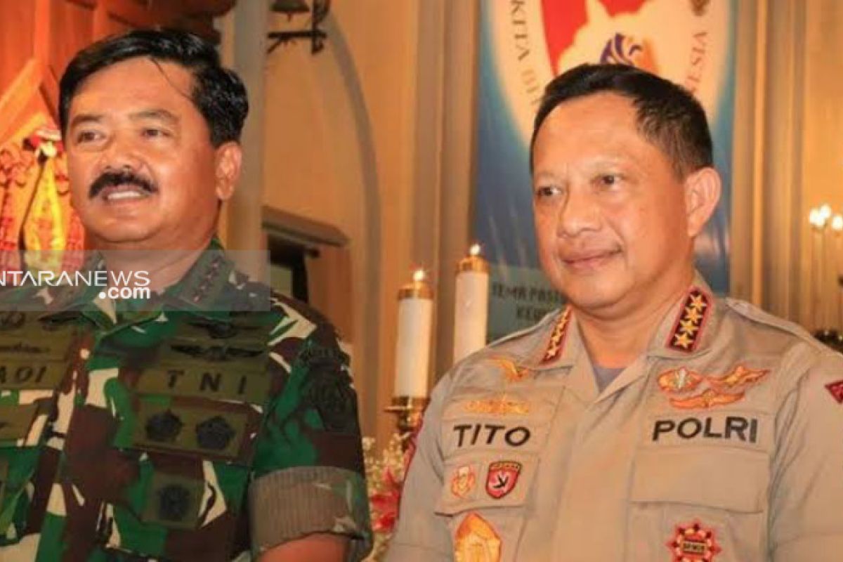 Panglima TNI beri penghargaan kepada personel TNI/Polri di Jayapura