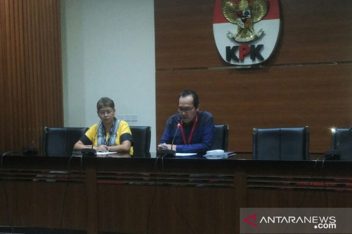 KPK imbau satu tersangka suap Krakatau Steel serahkan diri