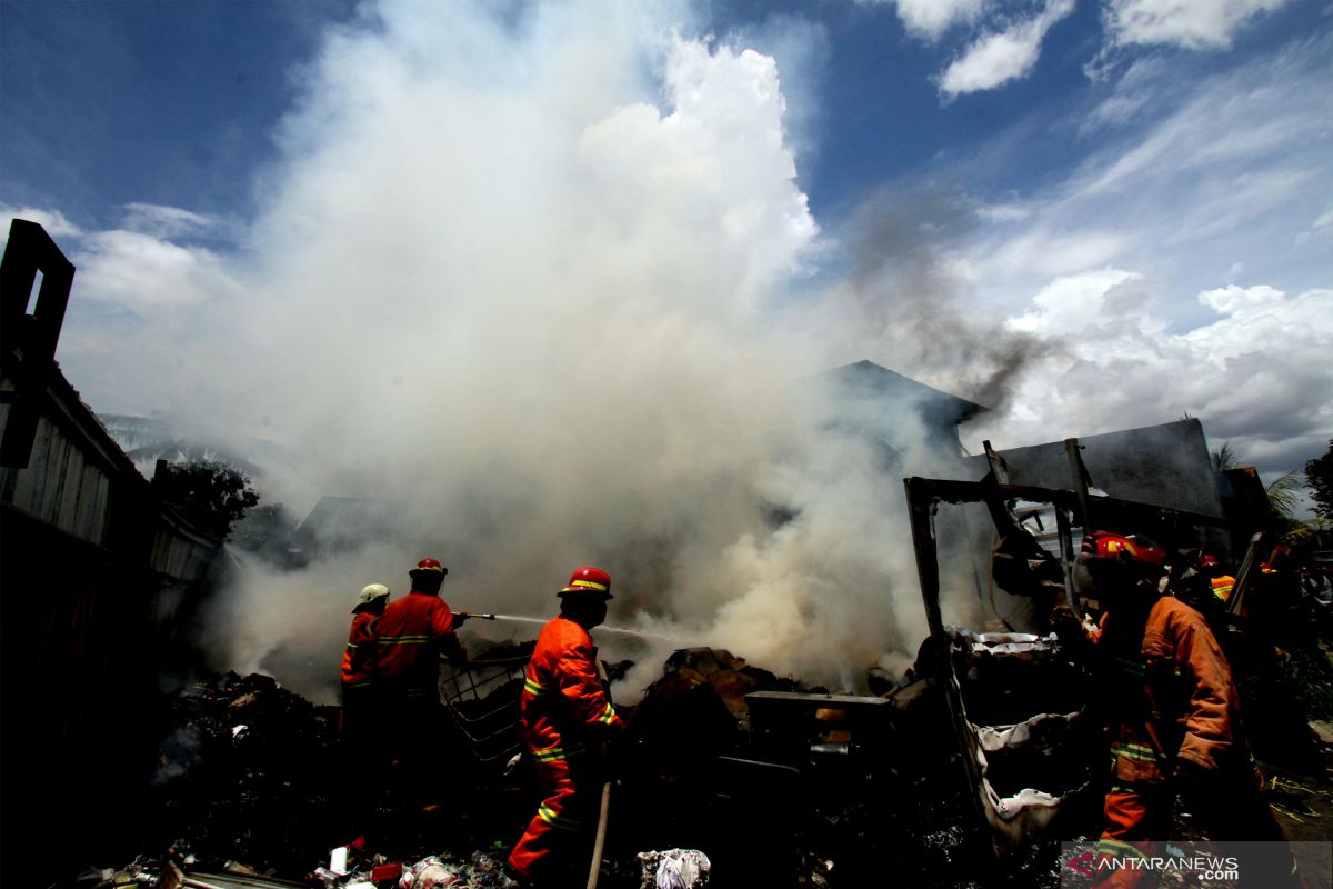 Pasar Tanah Abang Jakarta terbakar