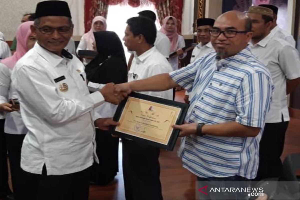 Pemkab Nagan Raya anugerahkan penghargaan CSR ke PT BEL