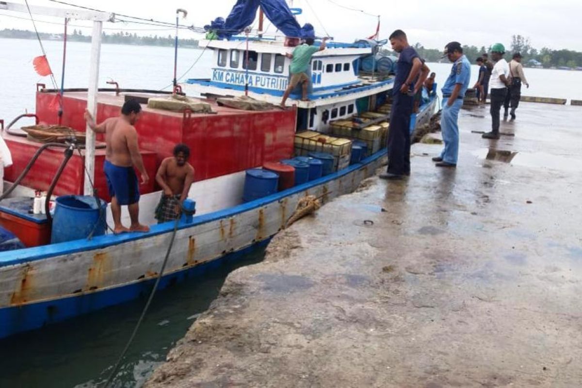 Pertamina kirim BBM lewat laut ke Kabupaten Sarmi