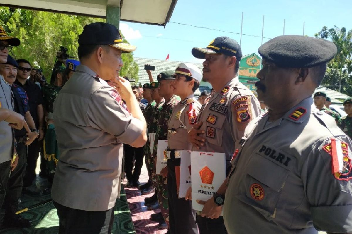 60 personel TNI/Polri terima penghargaan dari Panglima TNI
