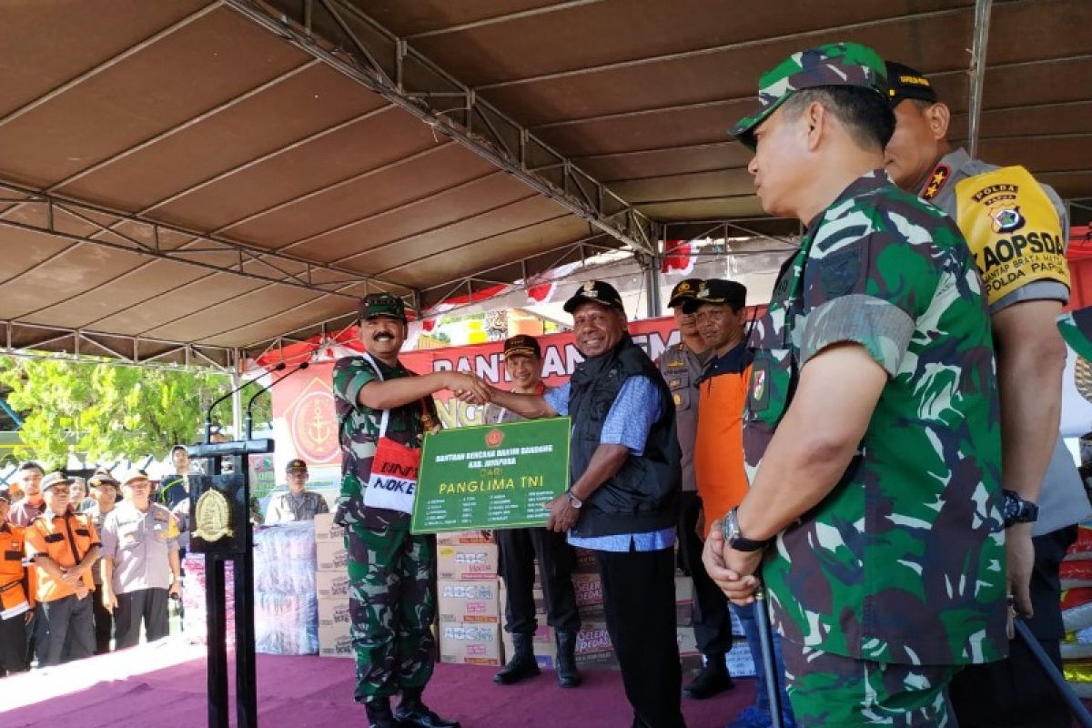 Ini bantuan Panglima TNI dan Kapolri untuk korban banjir di Sentani