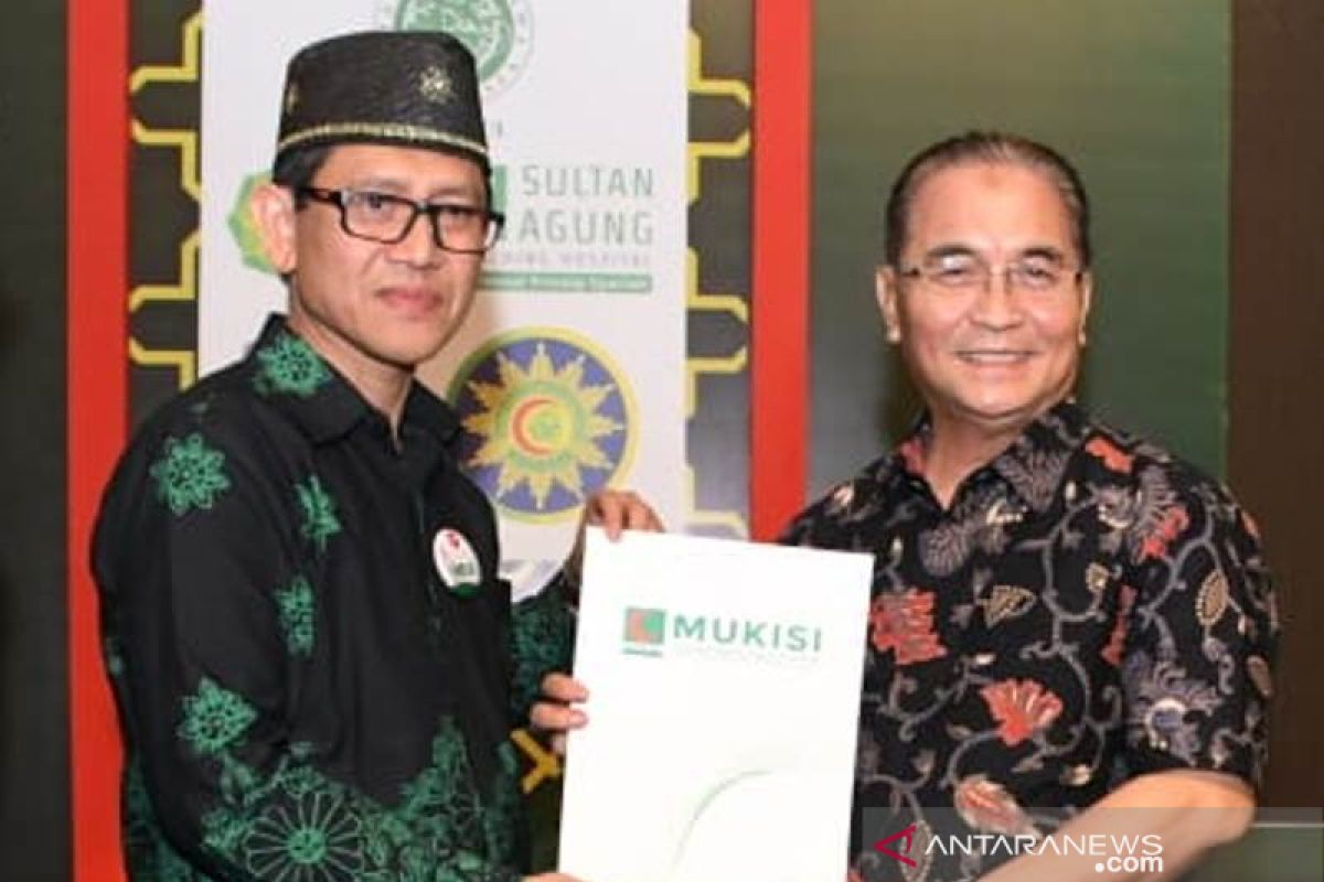 Bupati HSS raih penghargaan RSUD Hasan Basry menuju RS Syariah