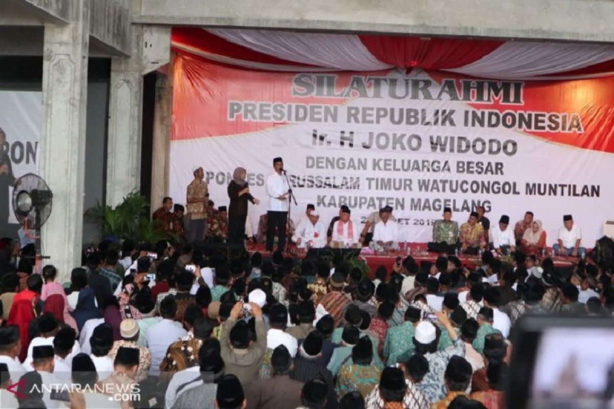 Joko Widodo kaget karena dipanggil kiai oleh seorang warga