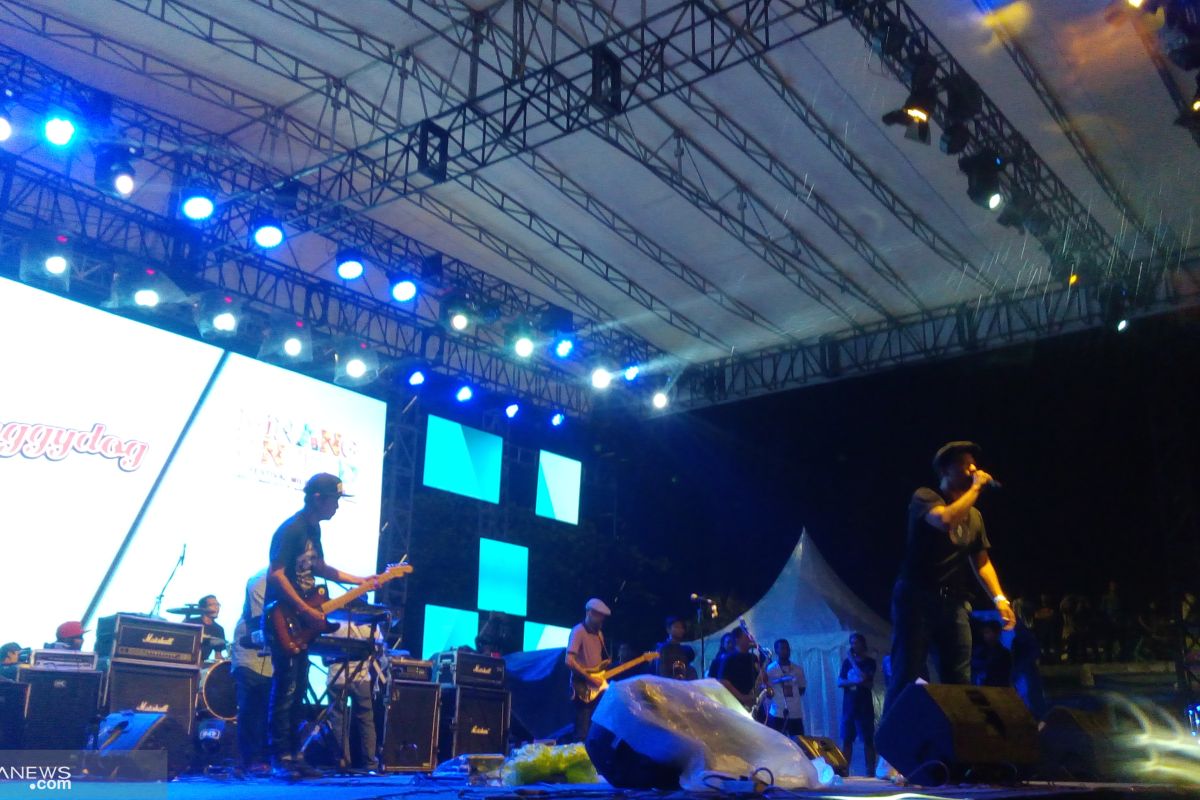 Shaggydog  "guncang "  Minang United Festival (video)