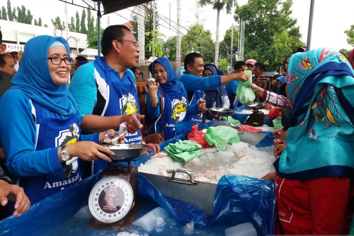 Menarik minat gemar makan ikan, Pemkab Situbondo jual ikan harga murah (Video)