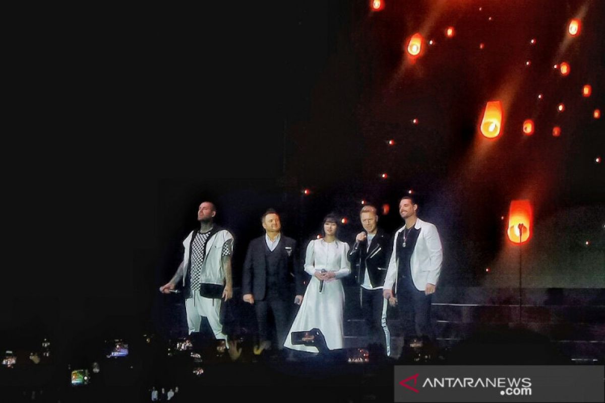 Boyzone ajak Isyana Sarasvati nyanyikan "No Matter What"